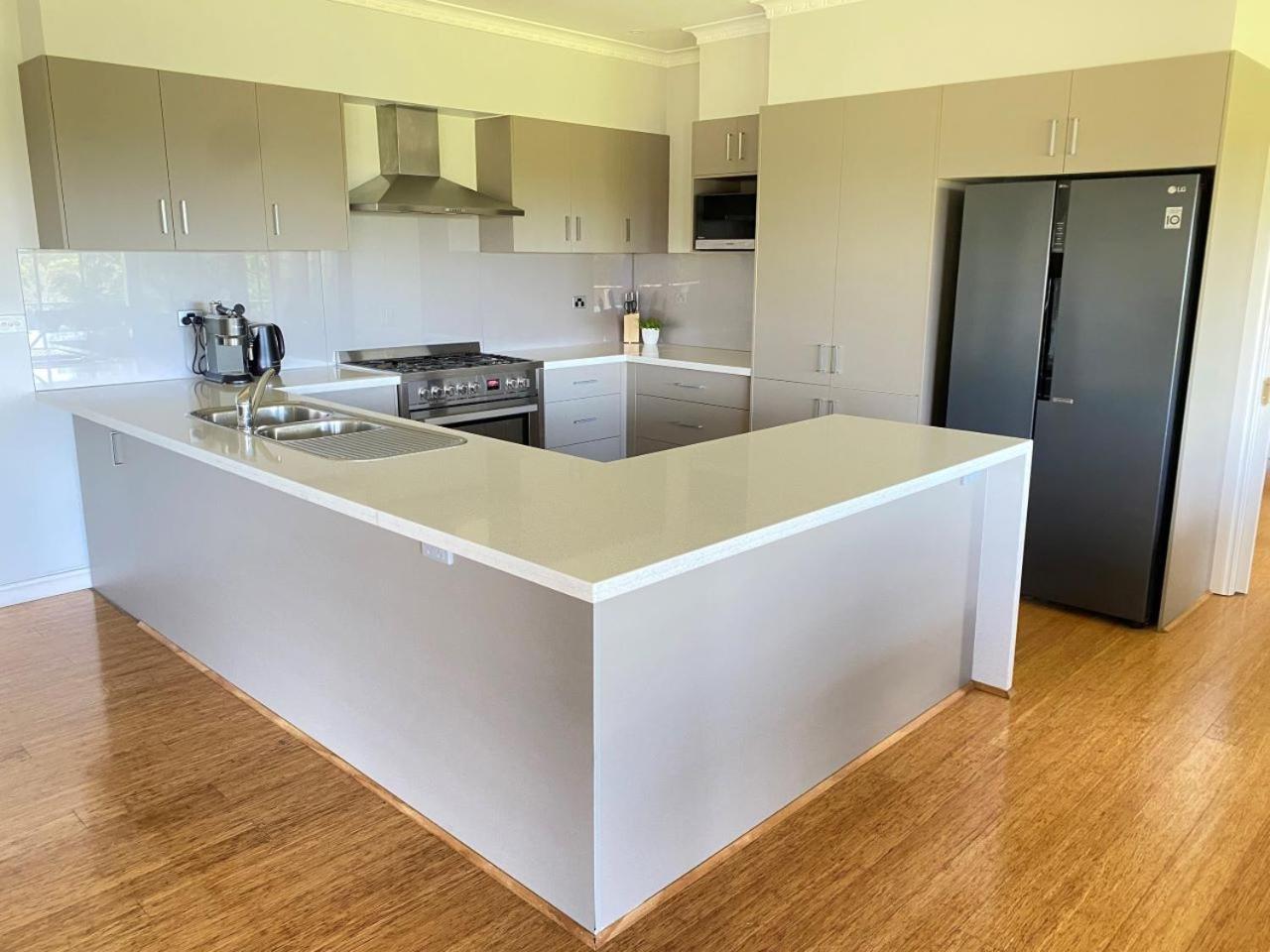 In The Heart Of Wine Country, 10 Minutes To Holiday home Hastings
